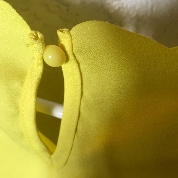 SHEIN ruffle sleeveless blouse. - Picture 4 of 5